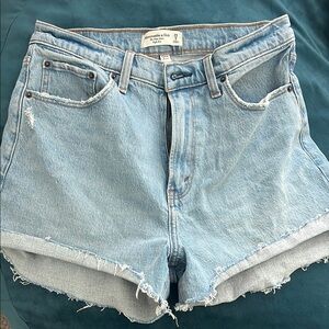 Abercrombie & Fitch Blue Jean mom Shorts High-Waisted Frayed Cuffed hem.